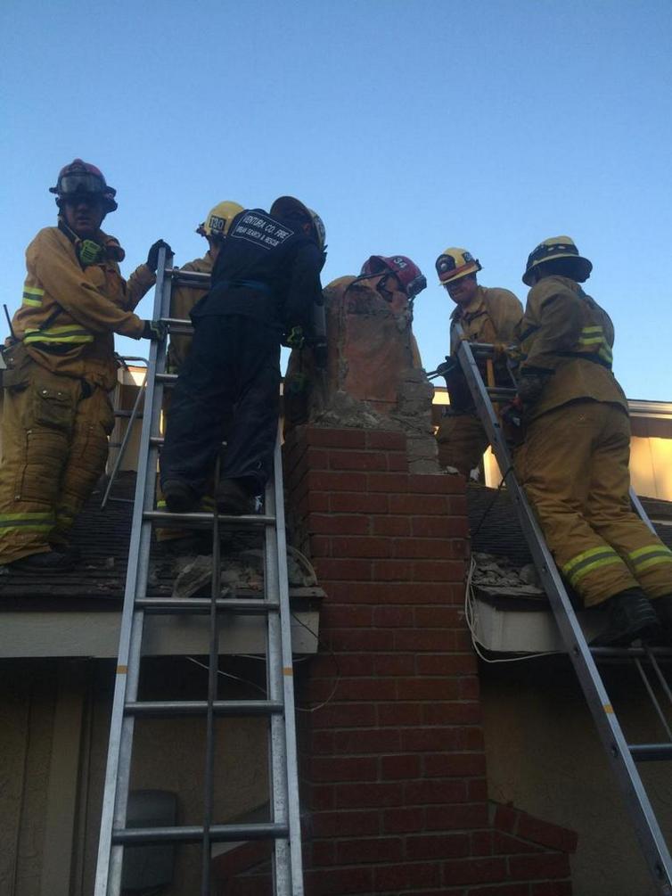 Настойчивая любовница застряла в дымоходе (7 фото)