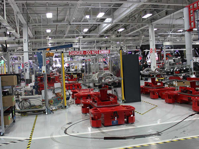 Экскурсия на завод, где Tesla собирает свою новую Model X