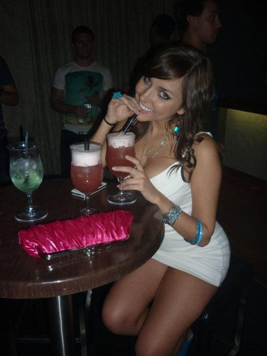 Сексуальные платья на стройных девушках (50 фото)