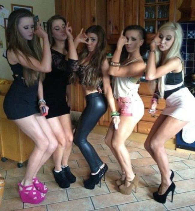 Сексуальные платья на стройных девушках (50 фото)