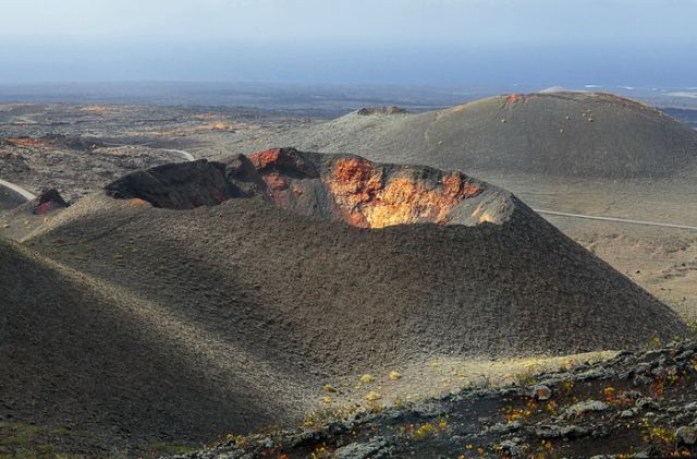 Как вулканические камни помогают виноделам острова Лансароте