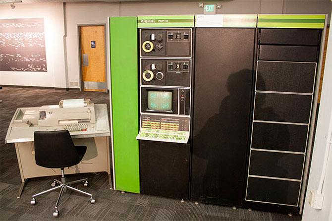 Экскурсия по музею Living Computer Экскурсия по музею Living Computer