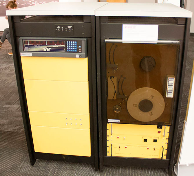 Экскурсия по музею Living Computer Экскурсия по музею Living Computer