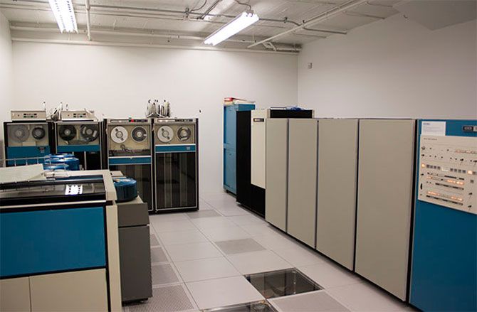 Экскурсия по музею Living Computer Экскурсия по музею Living Computer