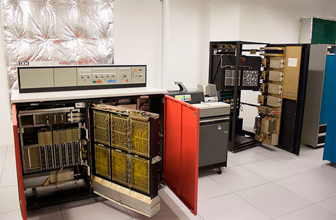 Экскурсия по музею Living Computer Экскурсия по музею Living Computer