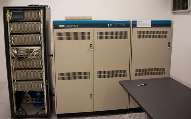 Экскурсия по музею Living Computer Экскурсия по музею Living Computer