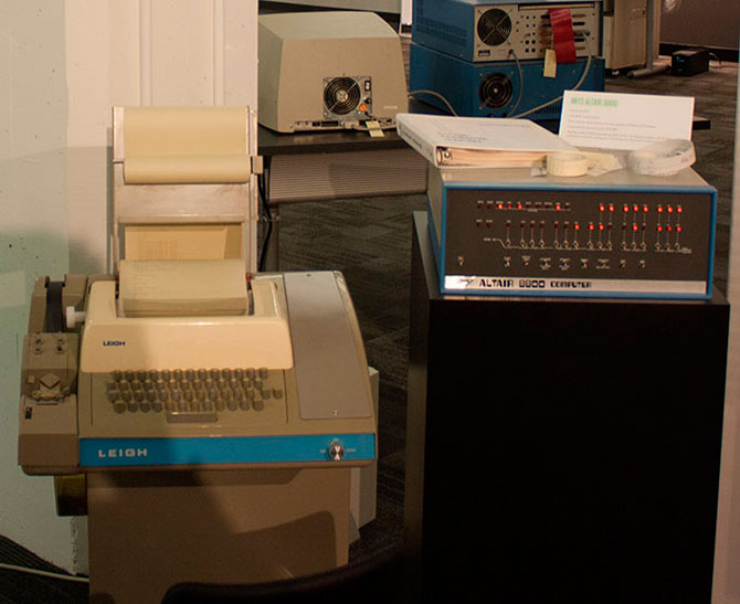 Экскурсия по музею Living Computer Экскурсия по музею Living Computer