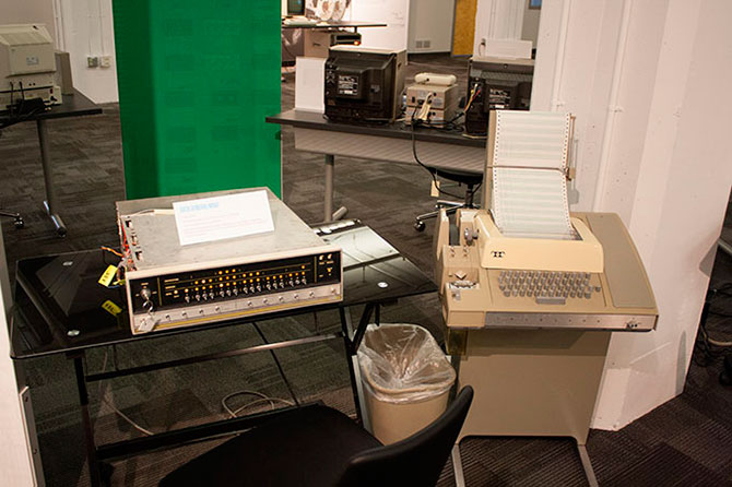 Экскурсия по музею Living Computer Экскурсия по музею Living Computer