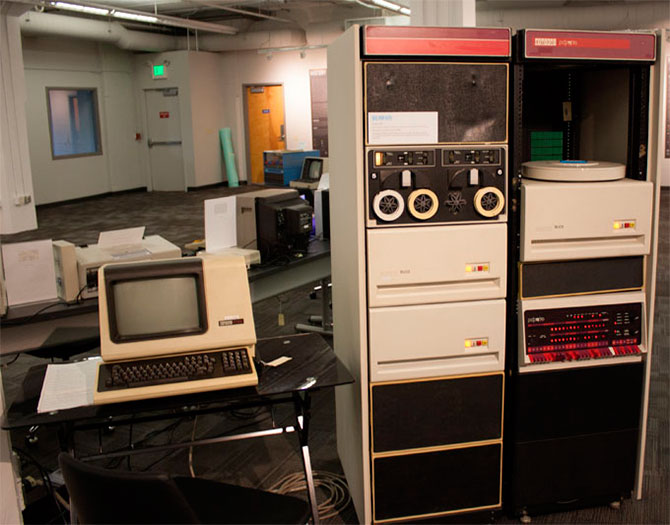 Экскурсия по музею Living Computer Экскурсия по музею Living Computer