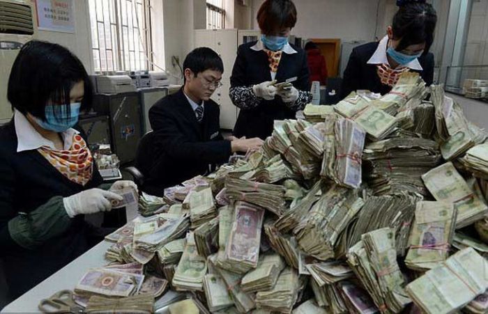 Гора денег (6 фото)