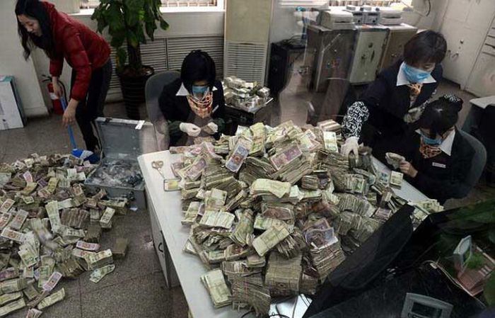 Гора денег (6 фото)