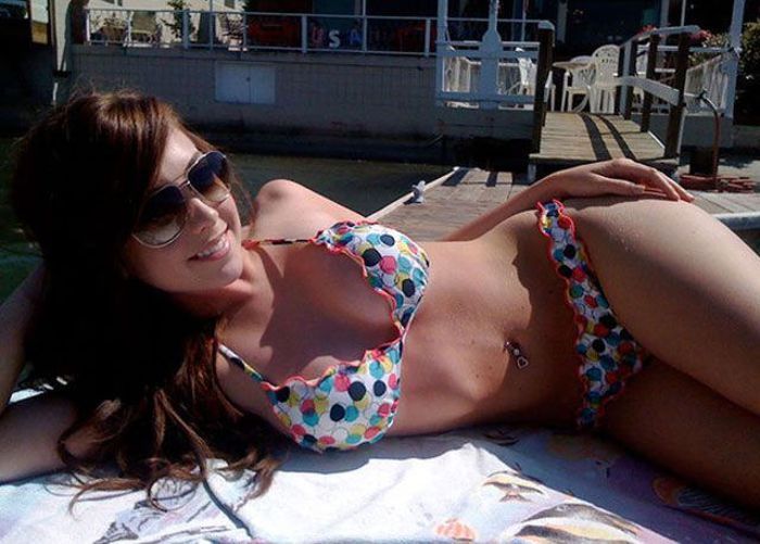 Девушки в бикини (45 фото)