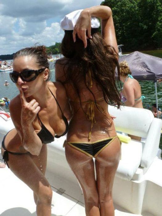 Девушки в бикини (45 фото)