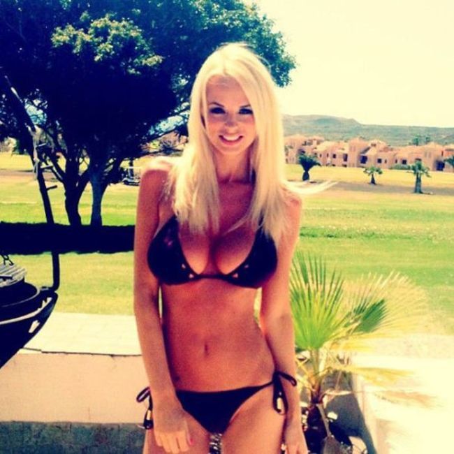 Девушки в бикини (45 фото)