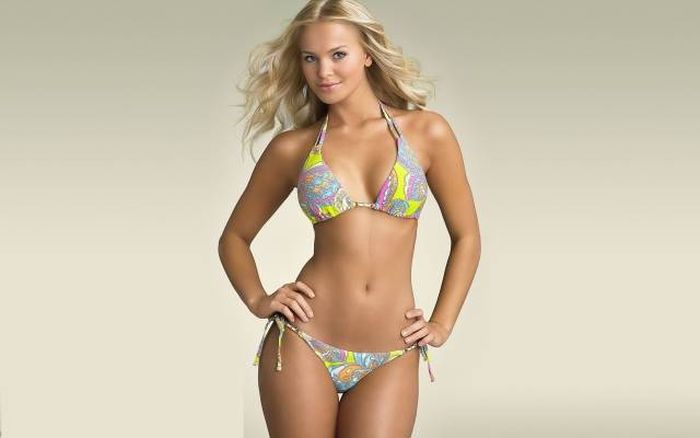 Красавицы в купальниках