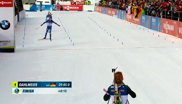 Биатлонистка Дарья Домрачева не стала обгонять Доротеею Вирер, которую она случайно лишила лыжной палки