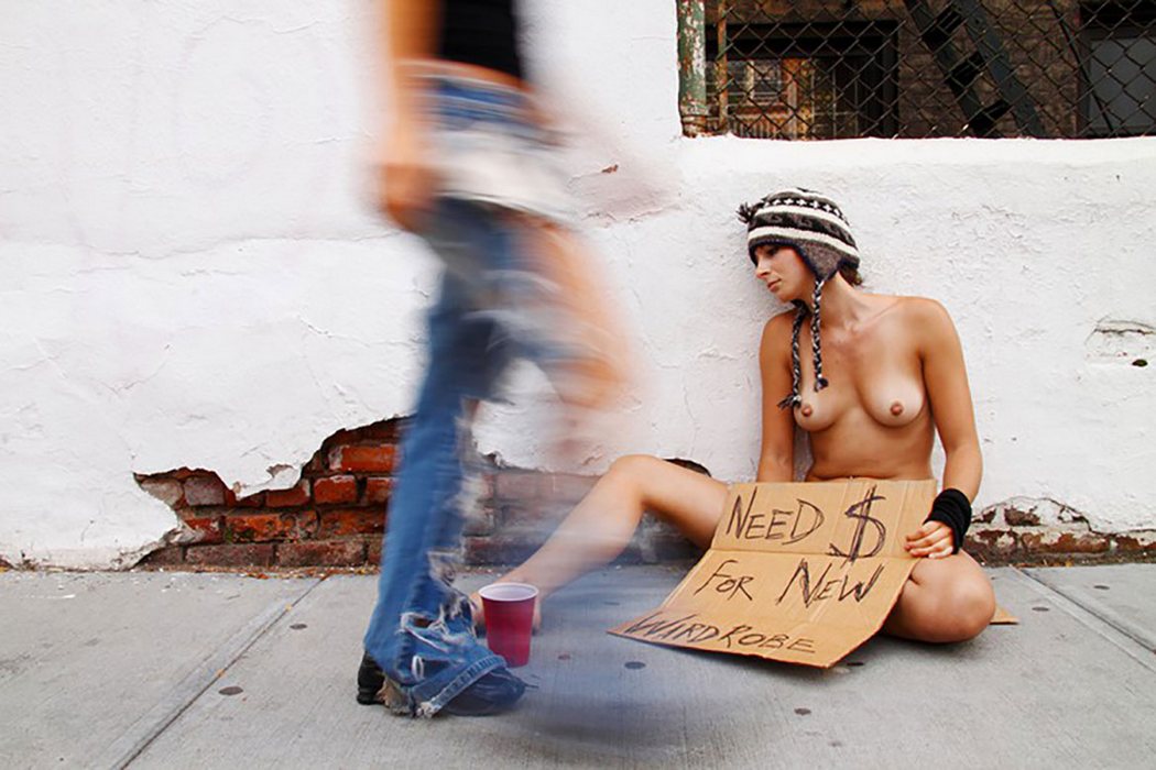 Обнаженная на улицах Нью-Йорка