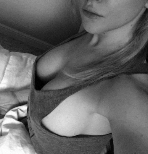 Сексуальные девушки на снимках в стиле sideboob