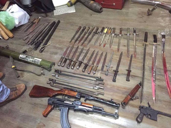 На Украине у задержанного полковника полиции изъяли оружие, золотые слитки и ювелирные изделия