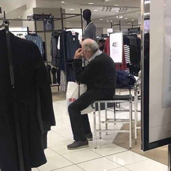 Мужчины на шопинге