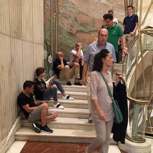 Мужчины на шопинге