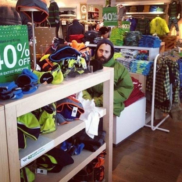 Мужчины на шопинге