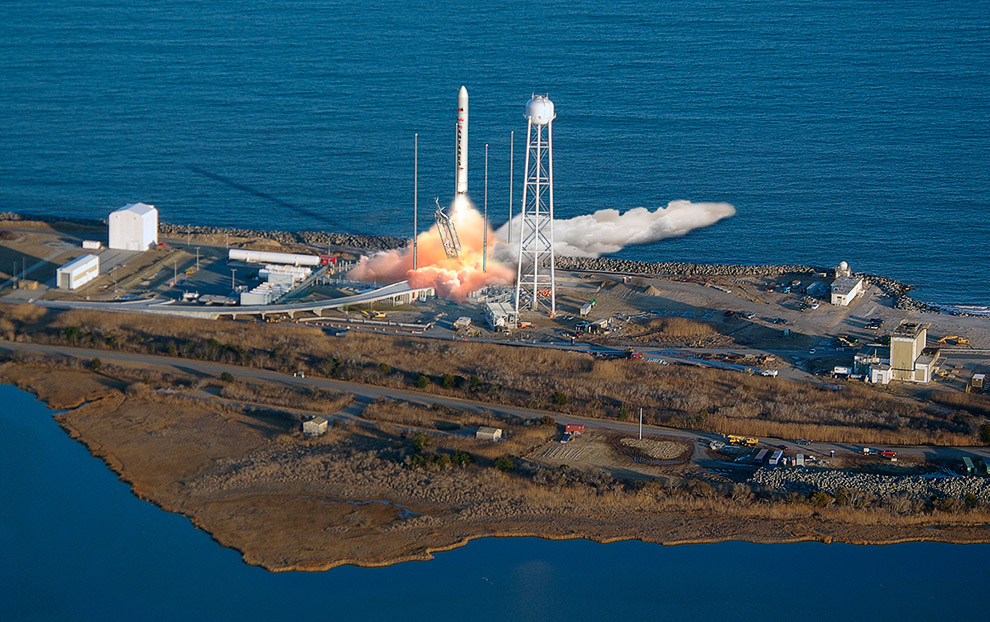 Запуск американской ракеты Антарес с советскими двигателями