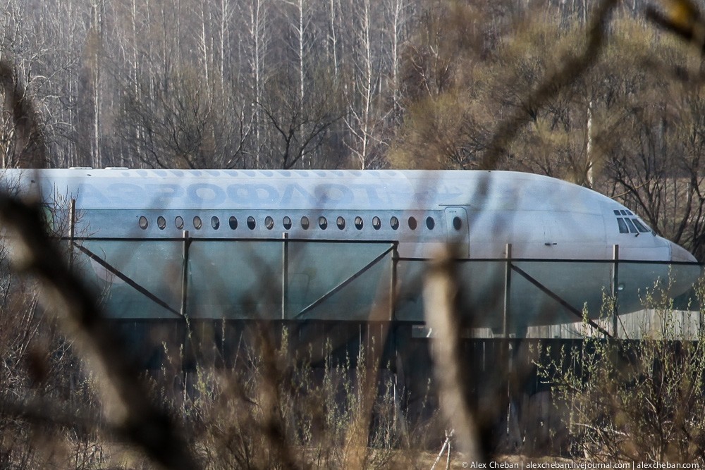 Самолет Брежнева в украинском огороде