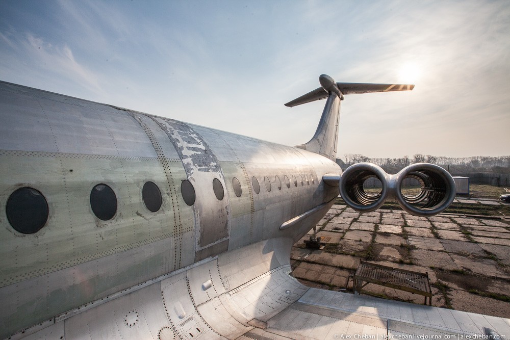 Самолет Брежнева в украинском огороде