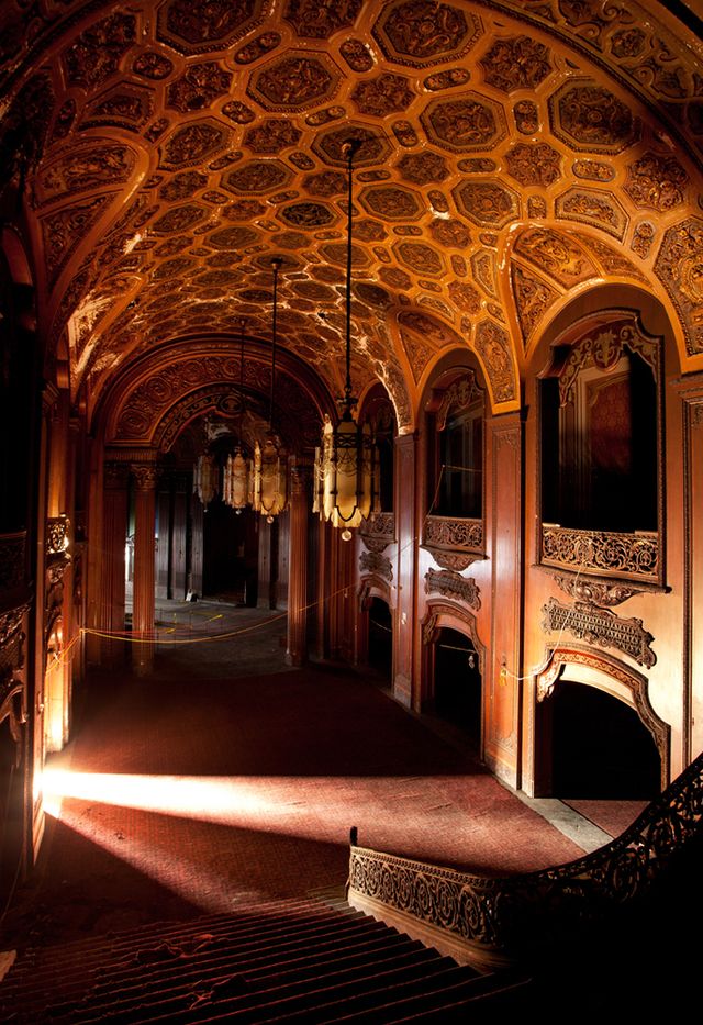 Три самых грандиозных заброшенных кинотеатра Нью-Йорка