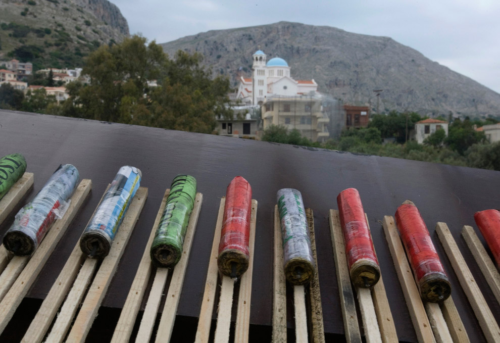 Запуск ракет на Пасху в Греции Запуск ракет на Пасху в Греции