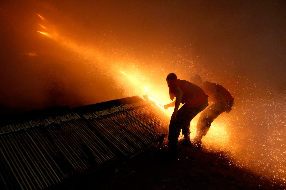 Запуск ракет на Пасху в Греции Запуск ракет на Пасху в Греции