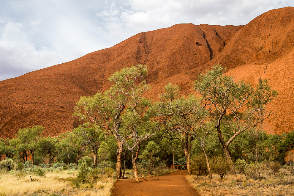 Улуру — самый большой камень на планете Улуру — самый большой камень на планете