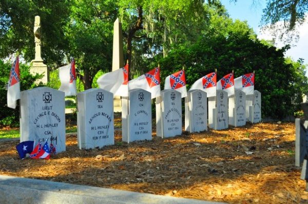 Первая в мире подводная лодка, успешно примененная в бою