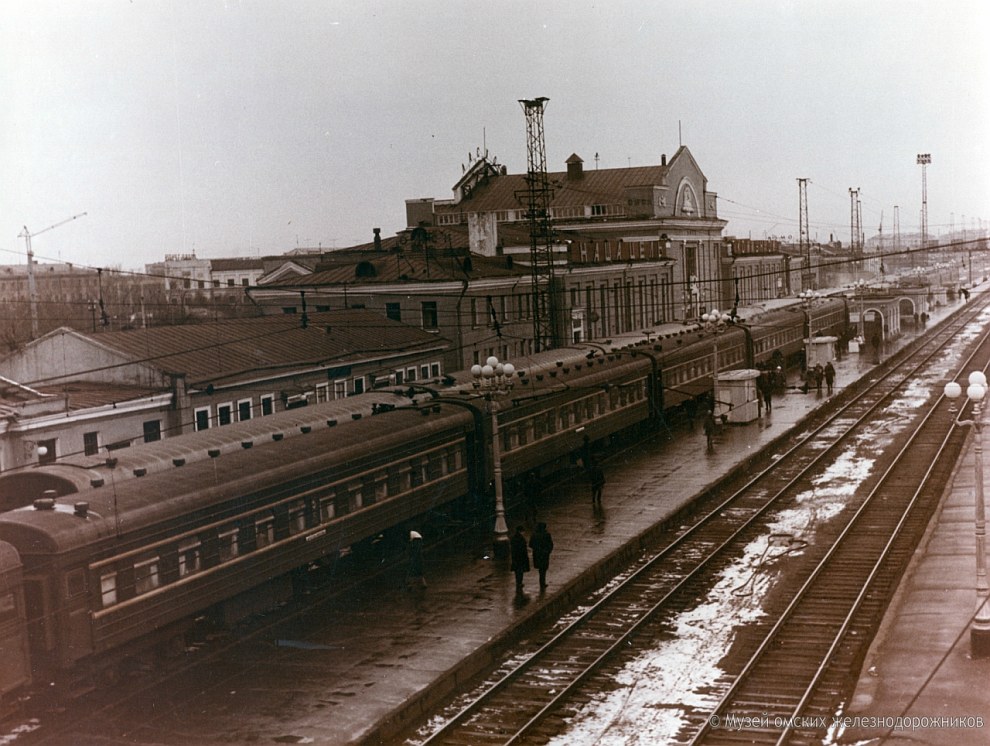 Назад в прошлое: вокзал Омска 1969 года Назад в прошлое: вокзал Омска 1969 года