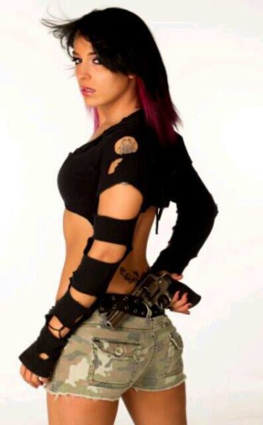 Девушки с оружием