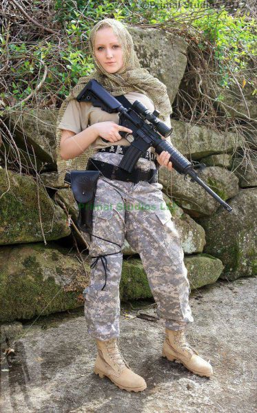 Девушки с оружием