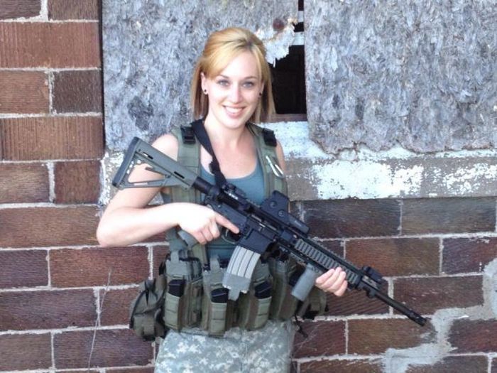 Девушки с оружием