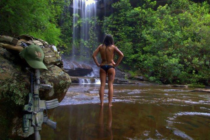 Девушки с оружием