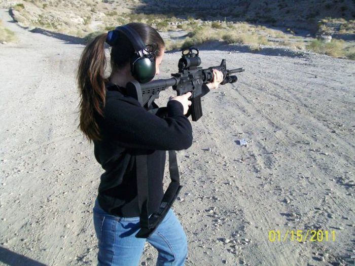 Девушки с оружием