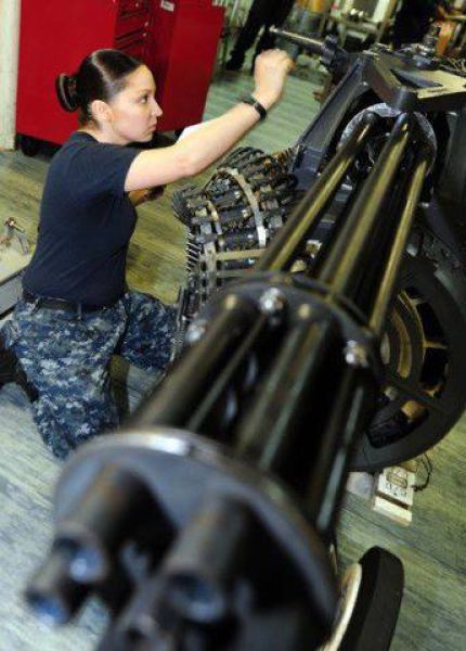 Девушки с оружием