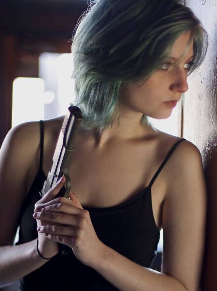 Девушки с оружием