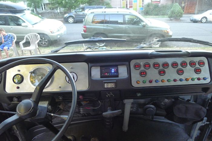 Volkswagen T2 1972 года на электротяге