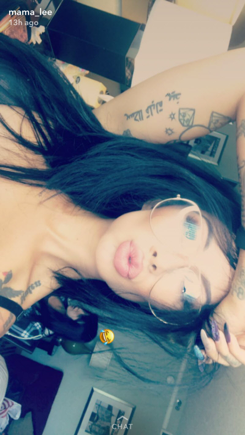 Неповторимая магия девушек в очках