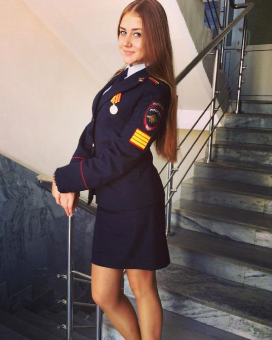Симпатичные девушки на страже порядка