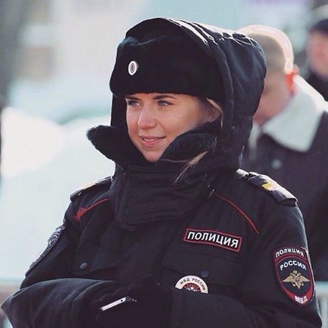 Симпатичные девушки на страже порядка