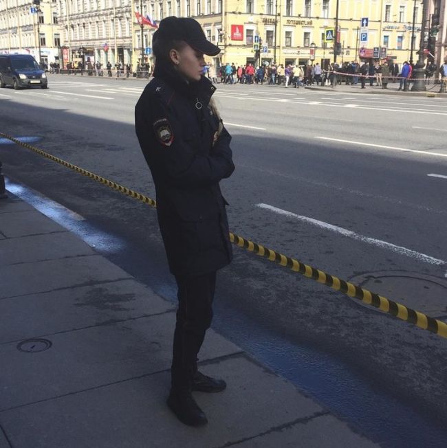 Симпатичные девушки на страже порядка