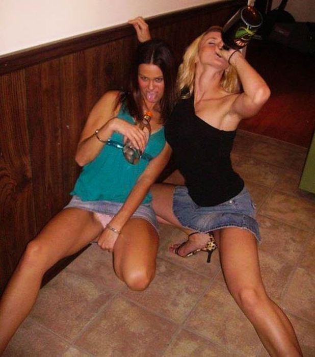 Девушки веселятся