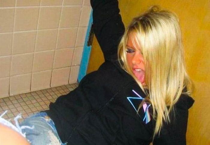 Девушки веселятся