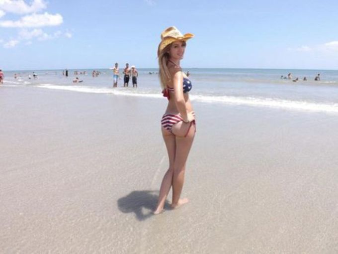 Девушки в бикини